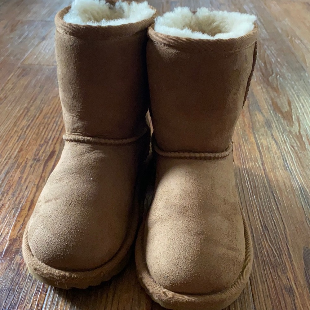 Size 11 toddler ugg